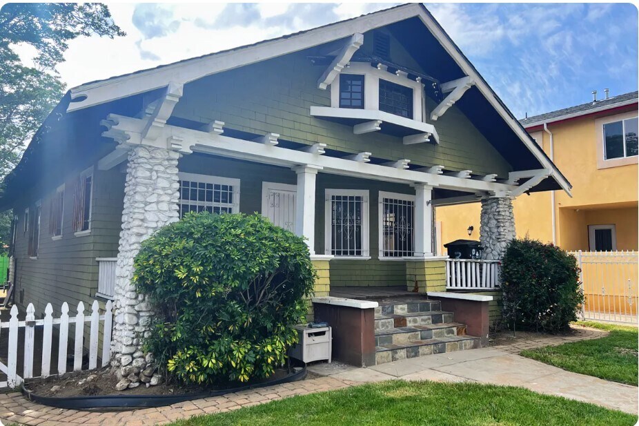 3525 S Budlong Ave, Unit 3525 in Los Angeles, CA - Building Photo