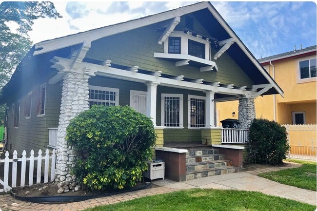 3525 S Budlong Ave, Unit 3525