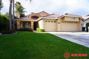 10405 Heather Valley Dr in Bakersfield, CA - Building Photo