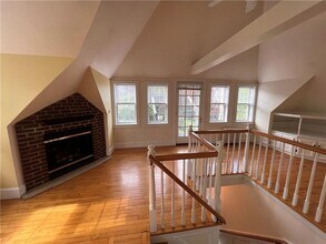11 Admiral Kalbfus Rd in Newport, RI - Building Photo - Building Photo