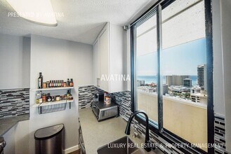 2121 Ala Wai Blvd in Honolulu, HI - Foto de edificio - Building Photo