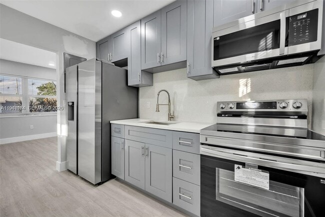 6326 SW 24th St in Miramar, FL - Building Photo - Building Photo