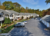 The Oaks Apartments photo'