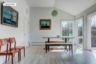 35 Bayberry Ln in Sag Harbor, NY - Foto de edificio - Building Photo