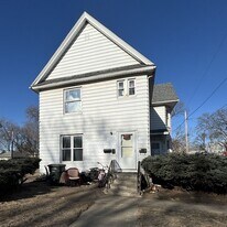 227 Independence Ave in Waterloo, IA - Building Photo