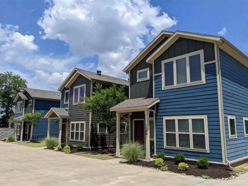 1610 N Wish Ln in Fayetteville, AR - Building Photo