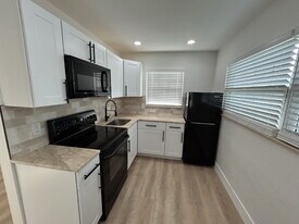 2413 Burlington Ave N in St. Petersburg, FL - Building Photo