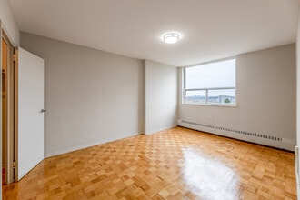 2960 Don Mills Rd in Toronto, ON - Building Photo - Interior Photo