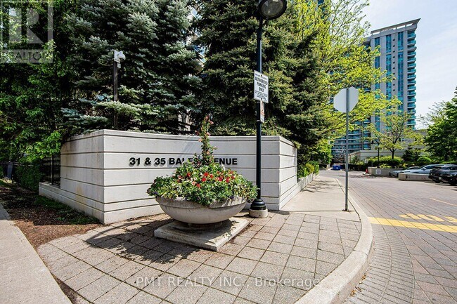 31-631 Bales Ave in Toronto, ON - Building Photo - Building Photo