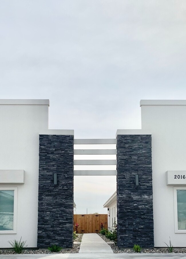 property at 2016 Summerland Ln