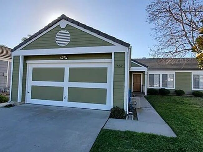 757 Sunningdale Dr in Oceanside, CA - Building Photo - Building Photo