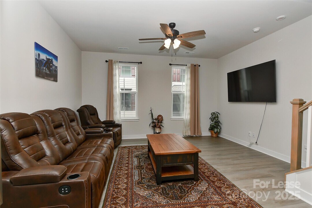 421 Spearfield Ln in Charlotte, NC - Building Photo