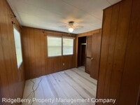 8 Thomas Rd NE photo'