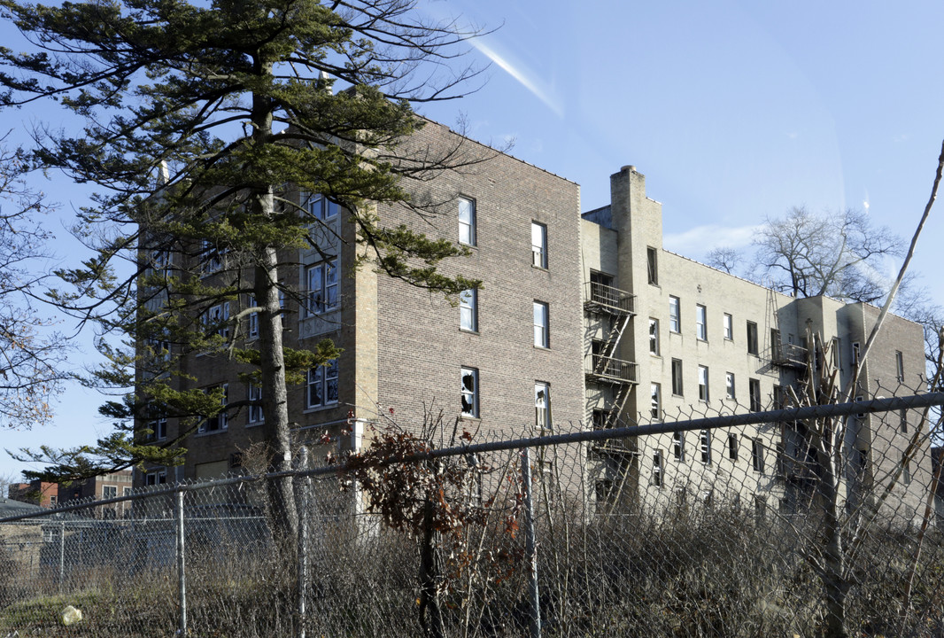 112 N Walnut St in East Orange, NJ - Building Photo