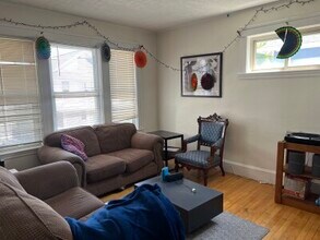 35 Rose St, Unit 2 in Somerville, MA - Building Photo - Building Photo