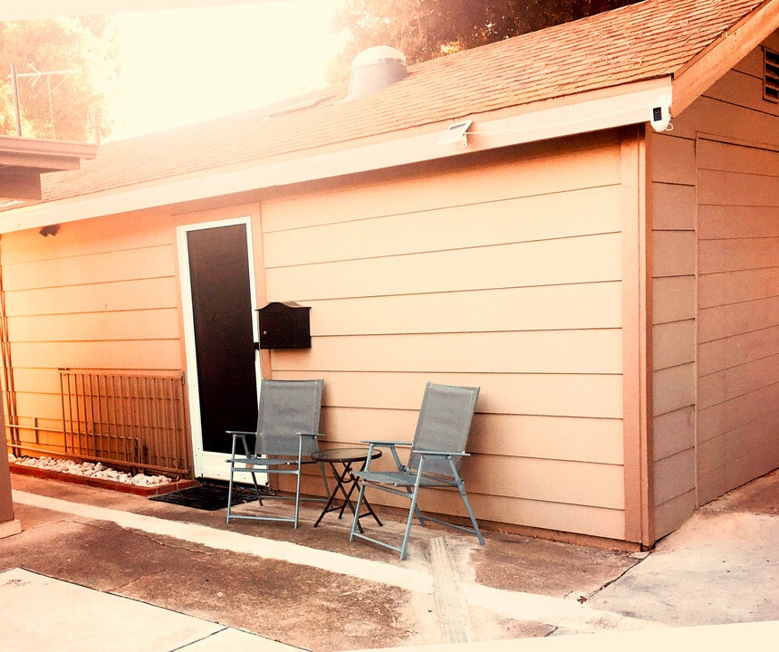 2308 Oakwood Dr, Unit Studio in East Palo Alto, CA - Foto de edificio