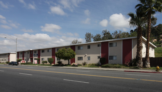 Olivewood Apartments in Riverside, CA - Foto de edificio - Building Photo