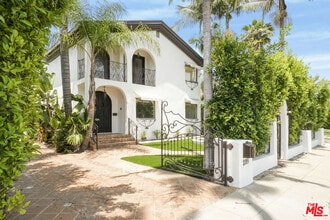 209 N Doheny Dr in Beverly Hills, CA - Building Photo - Building Photo