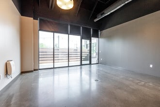 West Glen Town Center Apartments in West Des Moines, IA - Foto de edificio - Interior Photo