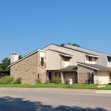 2901 Country Pl Cir in Carrollton, TX - Building Photo - Building Photo