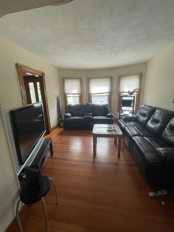 60 Willow Ave, Unit 1 in Somerville, MA - Building Photo - Building Photo