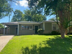 5745 Roma Dr in Shreveport, LA - Building Photo