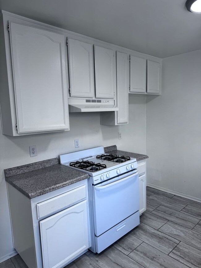 437 E Truslow Ave in Fullerton, CA - Building Photo - Building Photo
