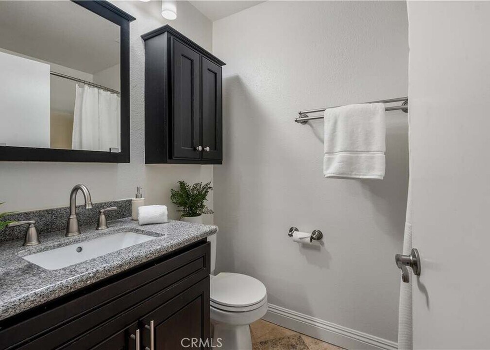 63 Vía Meseta in Rancho Santa Margarita, CA - Building Photo