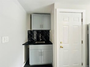 244 Church St, Unit 2 in Poughkeepsie, NY - Building Photo - Building Photo