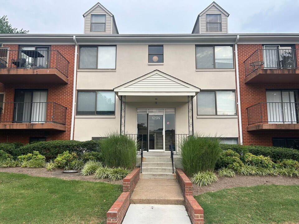 125 Clubhouse Dr SW in Leesburg, VA - Building Photo