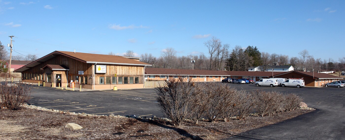 Woodworth Apartments in North Lima, OH - Building Photo