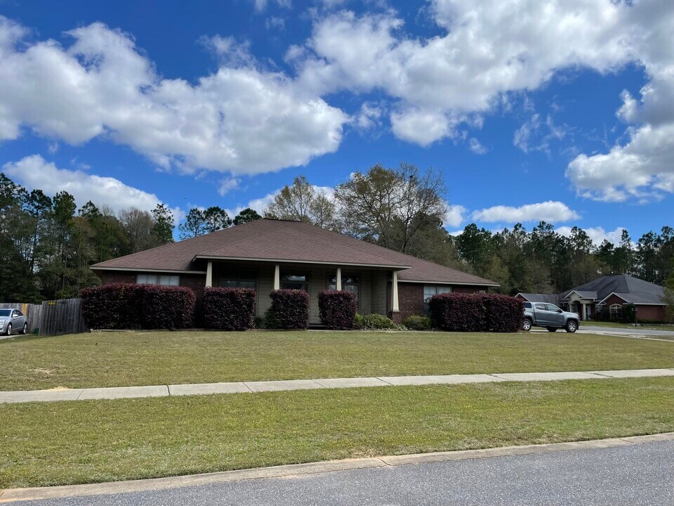 6081 Dragonfly Way in Crestview, FL - Building Photo