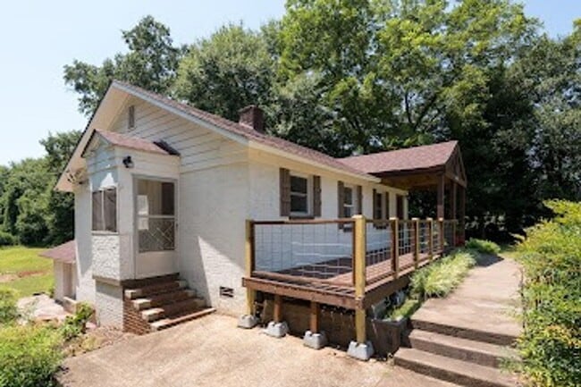 property at 2615 W Main St