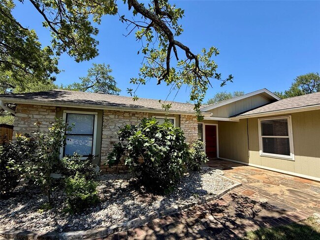 property at 8906 Pineridge Dr