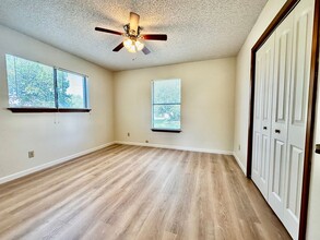580 Rimrock Rd in Kerrville, TX - Building Photo - Building Photo