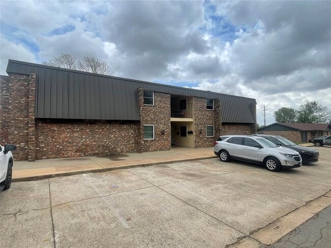 property at 716 N Elm St