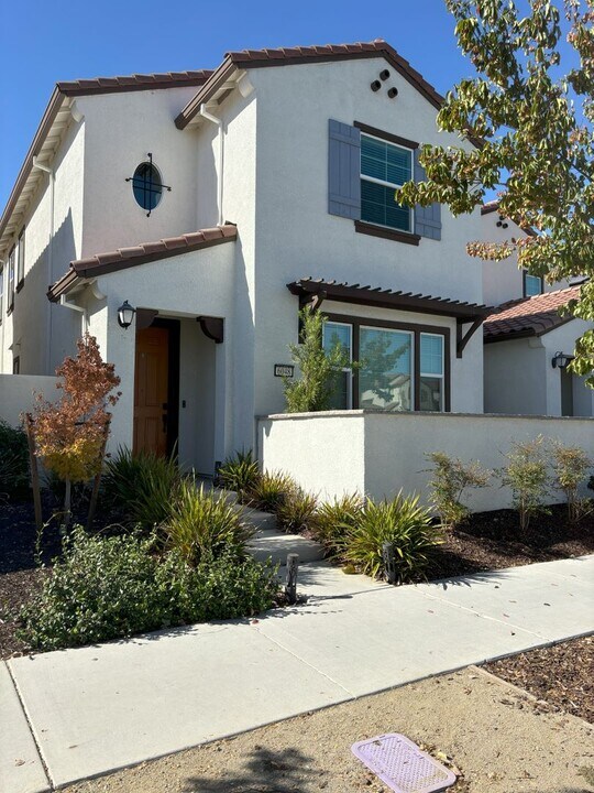 6048 Campus Pkwy in Roseville, CA - Building Photo