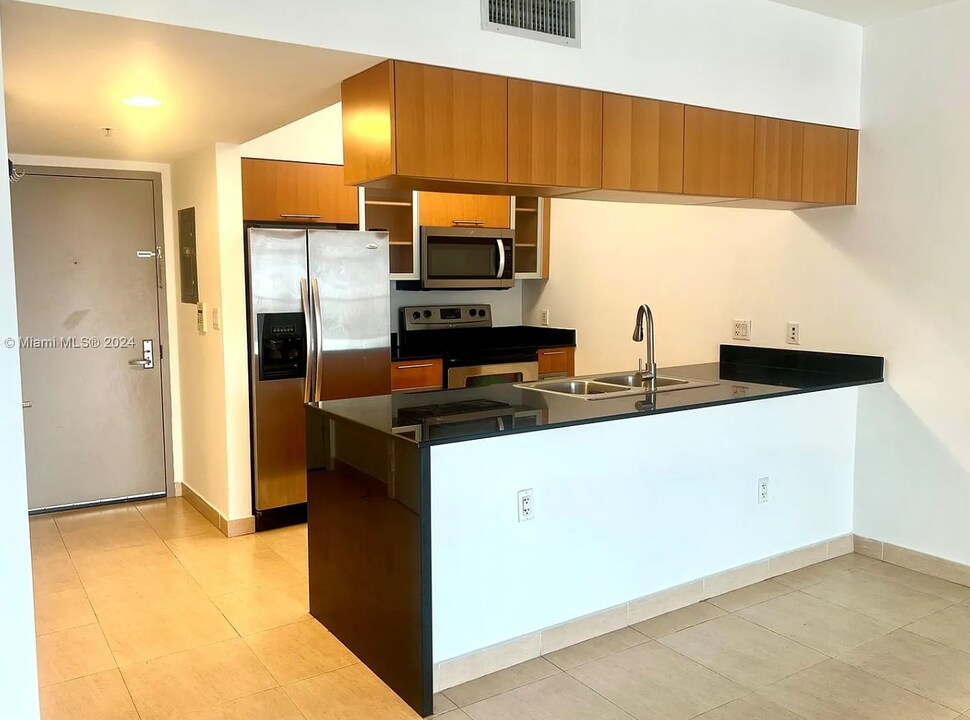 1750 N Bayshore Dr, Unit 1710 in Miami, FL - Foto de edificio
