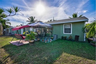 1909 Wheeler Rd-Unit -b in North Palm Beach, FL - Foto de edificio - Building Photo