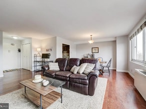 1900 Lyttonsville Rd in Silver Spring, MD - Building Photo - Building Photo