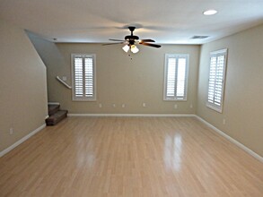 10338 Ladybug Bend St in Las Vegas, NV - Building Photo - Building Photo