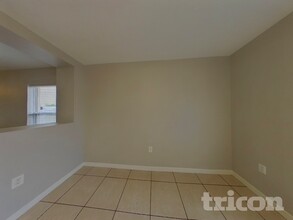 4621 Ross Lanier Ln in Kissimmee, FL - Foto de edificio - Building Photo