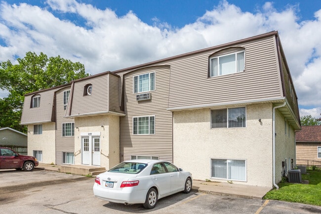 5th Ave Place in Marion, IA - Building Photo - Building Photo