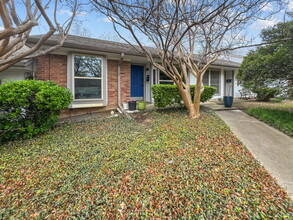 13704 Flagstone Ln in Dallas, TX - Building Photo - Building Photo