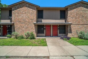 3301 Aurora St in Haltom City, TX - Building Photo