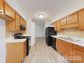 5513 Southminster Ln in Charlotte, NC - Building Photo - Building Photo