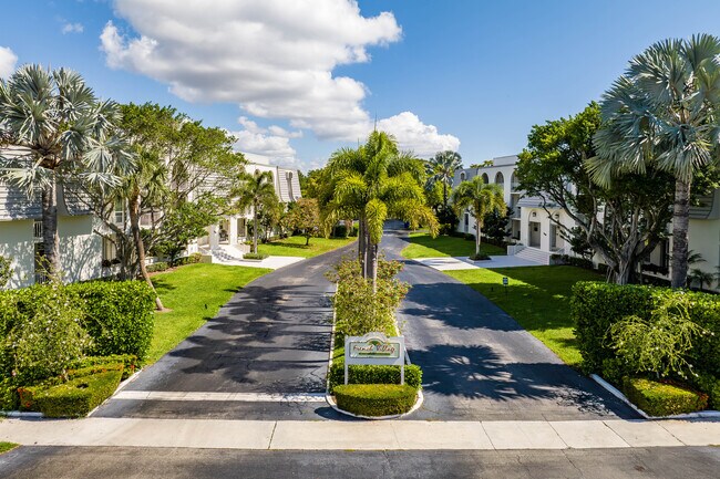 French Village Condominium in Boca Raton, FL - Building Photo - Building Photo