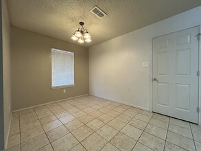 5816 96th St in Lubbock, TX - Foto de edificio - Building Photo