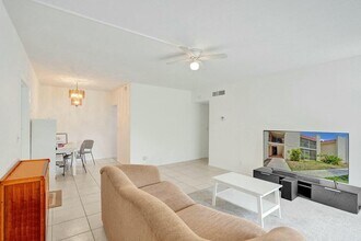640 NW 13th St, Unit #25 in Boca Raton, FL - Foto de edificio - Building Photo