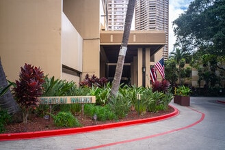 Chateau Waikiki in Honolulu, HI - Building Photo - Building Photo
